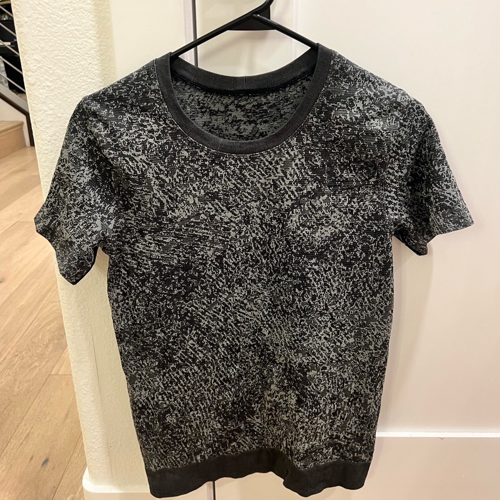 Lululemon swiftly relaxed short sleeve shirt size 4 in excellent condition